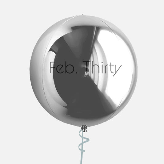 銀色球形鋁膜氣球